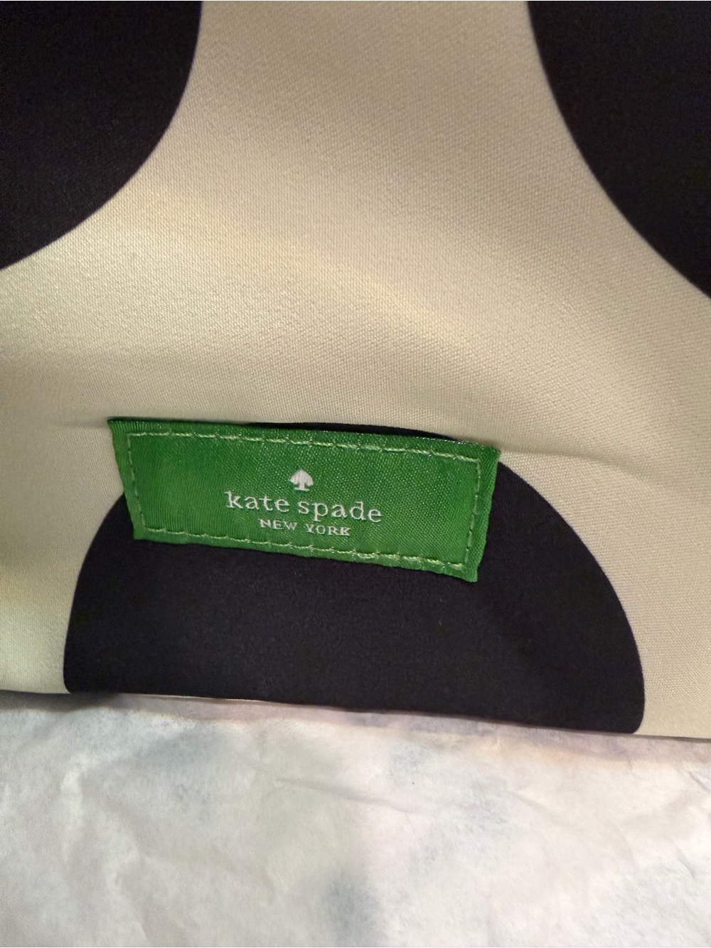 kate spade White with Black Polka Dot Cosmetic Bag with Green Logo NWOT - Picture 4 of 4